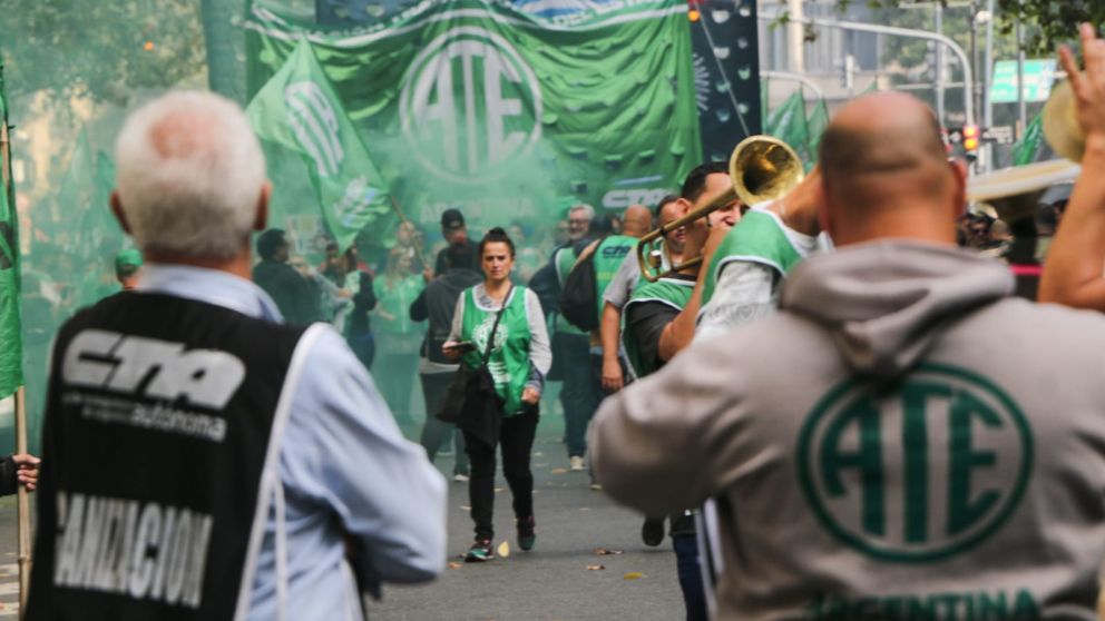 ATE se movilizó por el centro porteño para reclamar una mejora acorde a la inflación