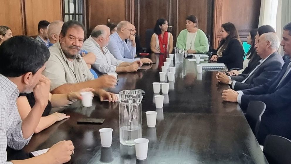 UPCN rubricó el acuerdo por la mejora, ATE enfatizó su rechazo, grieta sindical por el 5,5%