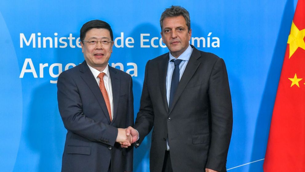 Sergio Massa junto a Zou Xiaoli, embajador chino en Argentina