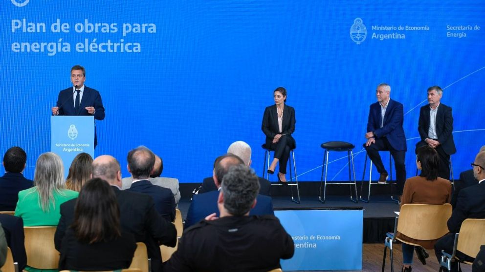 Massa lanzó plan de obras a pagar con la suba de la tarifa de Edesur