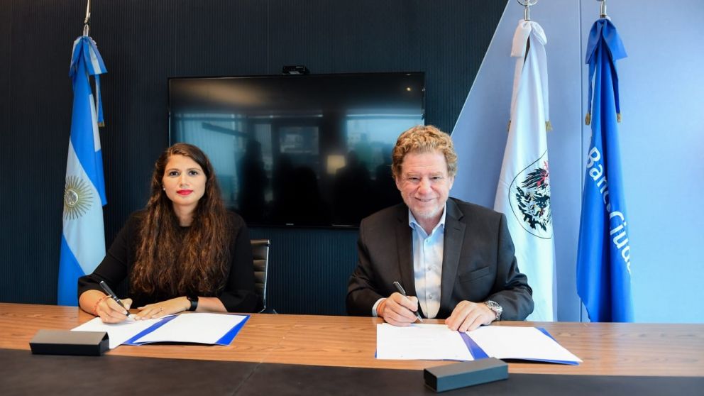 Gabriela Russo, presidenta del CPCE, y Guillermo Laje, titular el Banco Ciudad