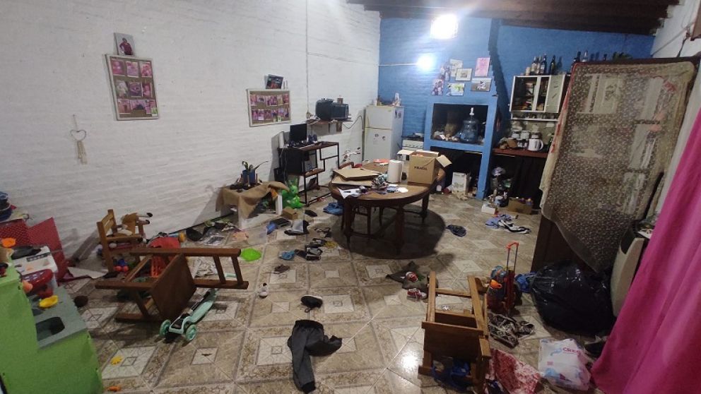 Destrozos, cuartos revueltos y robos generalizados