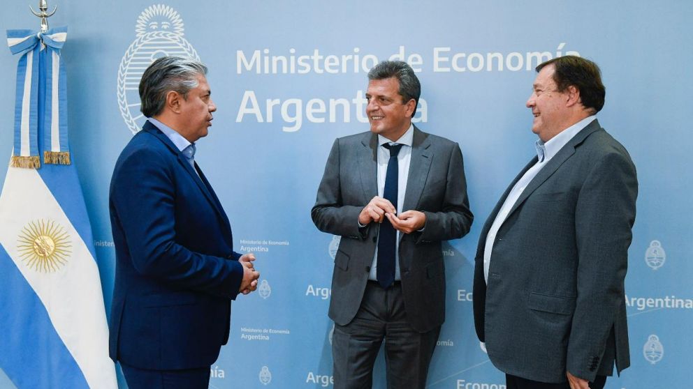 La foto más buscada: Sergio Massa recibió a los gobernadores electos de Neuquén y Río Negro