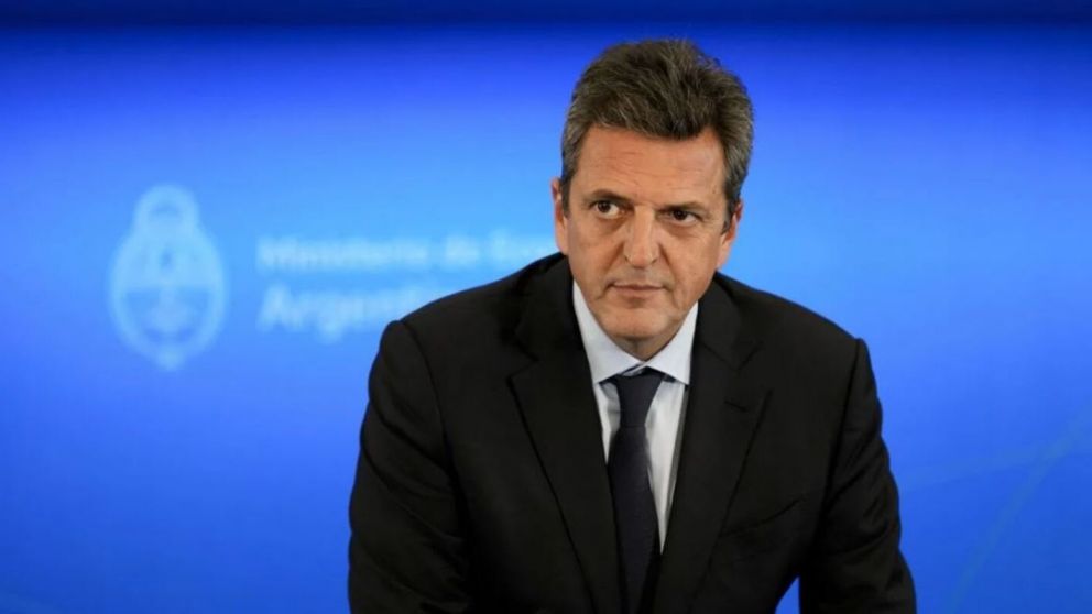 Condicionado por la meta con el FMI, Massa ajustó el gasto 5% en marzo