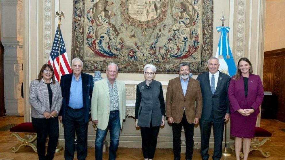 La comitiva de la CGT con funcionarios y diplomáticos de los Estados Unidos