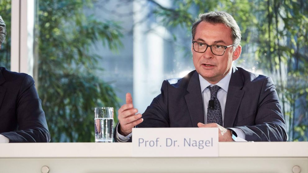 El jefe del Bundesbank dijo a los periodistas en Washington que espera que continúe el ciclo de alzas