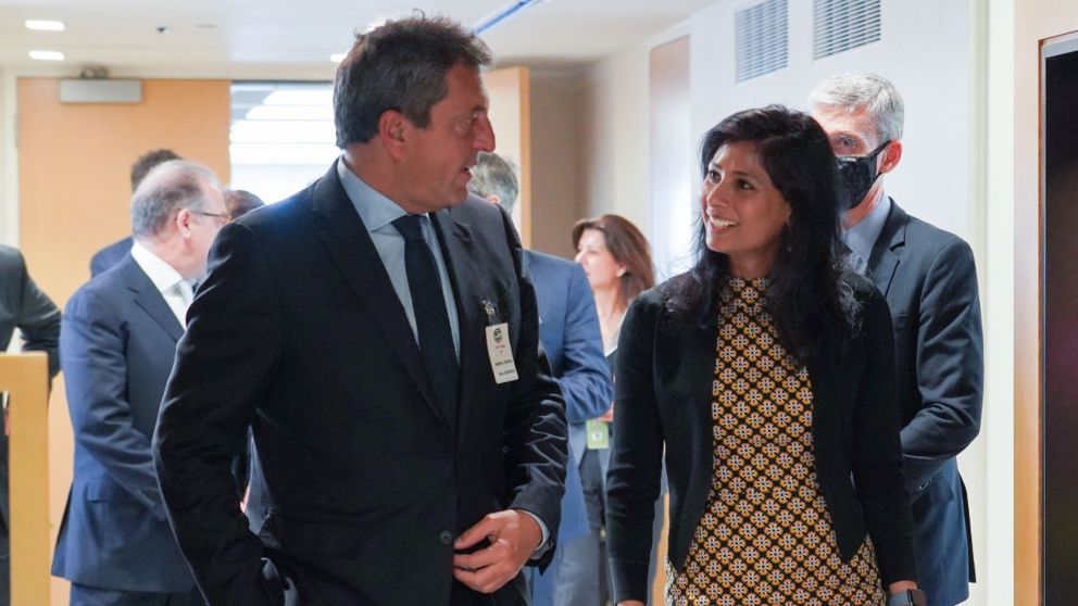 El FMI autorizó el giro de 5.400 millones de dólares