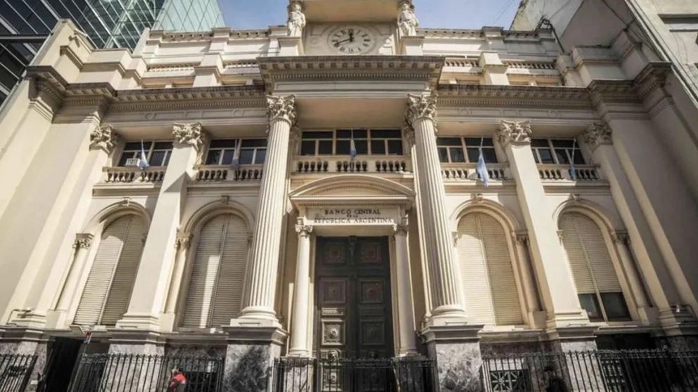 Los productores no entraron aún al dólar-agro y el Banco Central vendió USD 99 millones