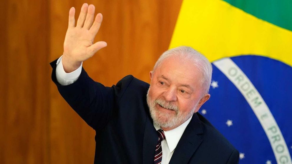 "No se llega a ninguna parte dejando atrás a la mitad más sufrida de nuestra población", aseguró Lula