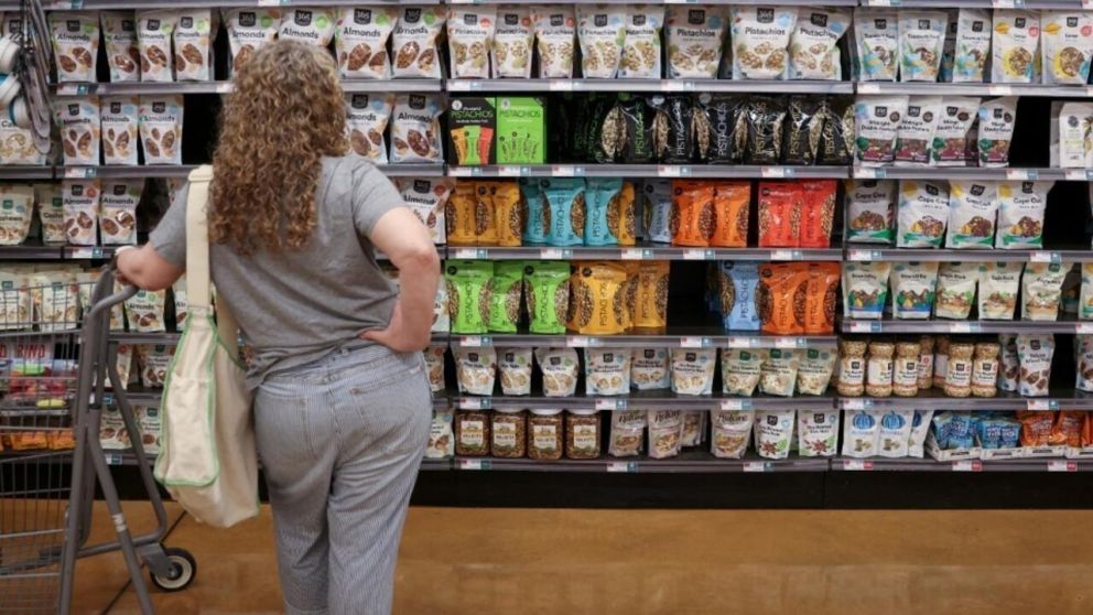 Los participantes en el sondeo prevén un descenso de los precios de la gasolina, los alimentos y los alquileres