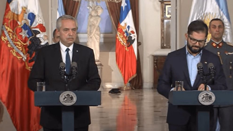 Avanzará con Chile un plan de infraestructura en puertos y rutas