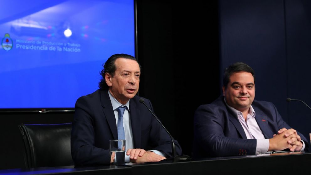 Cuando Macri redujo su gabinete, Sica quedó a cargo de Producción y Triaca fue secretario de Trabajo