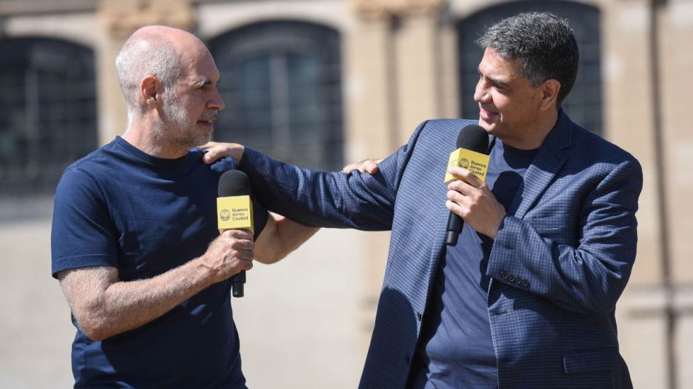 Larreta presentó a Jorge Macri durante una recorrida por el vacunatorio de La Rural