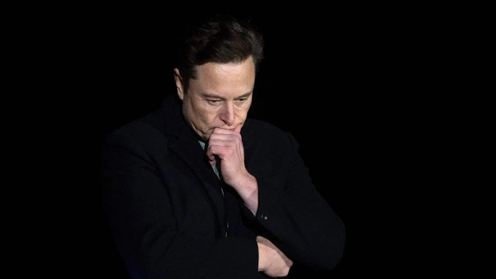 Entre los reclamos por falta de pago figura una factura de casi 7.000 dólares por una "caja de regalo para Elon"