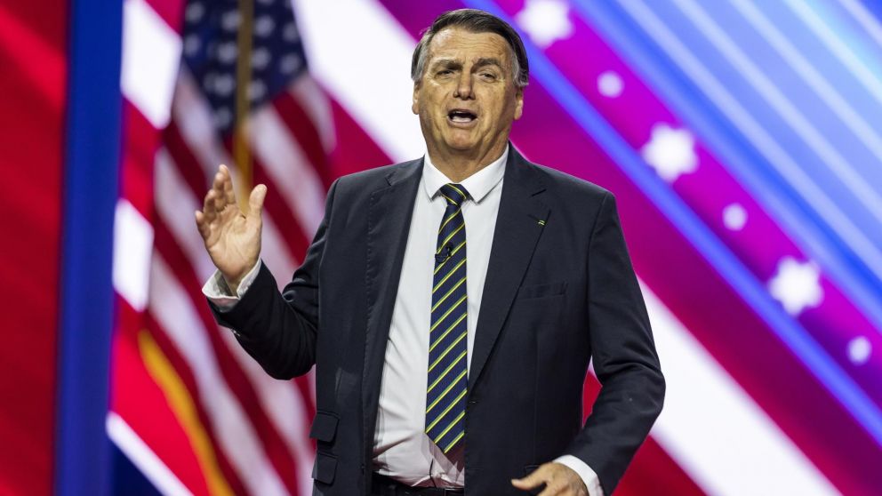 "Estoy sin mandato pero no estoy jubilado", dijo Bolsonaro