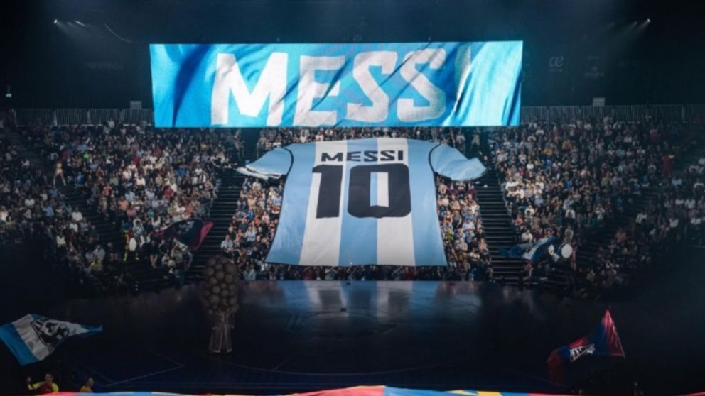 Messi10, el show que fusiona la pasión del fútbol con la espectacularidad del circo.