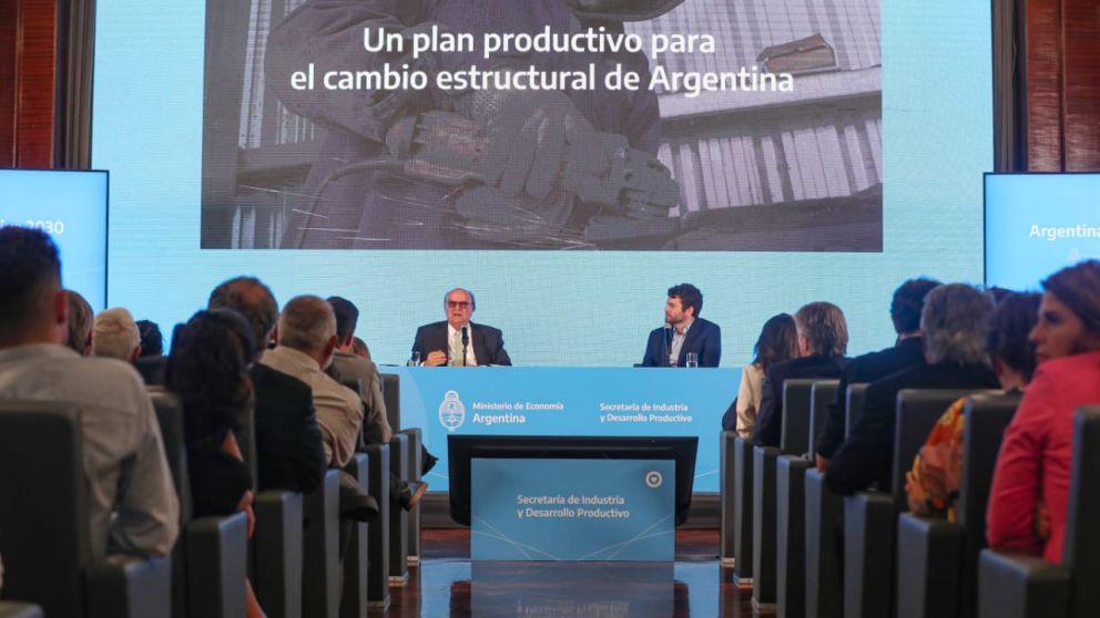 El Gobierno presentó su plan para duplicar las exportaciones y superar la restricción externa