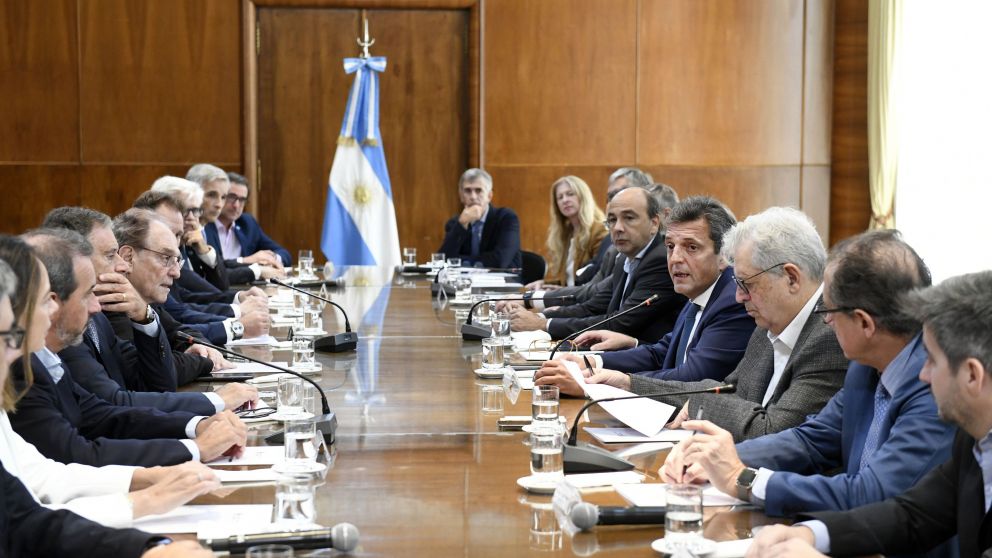 Sergio Massa detalló las medidas a representantes de bancos