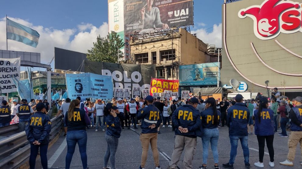 Manifestación en el Puente Pueyrredón y en la Autopista Buenos Aires-La Plata