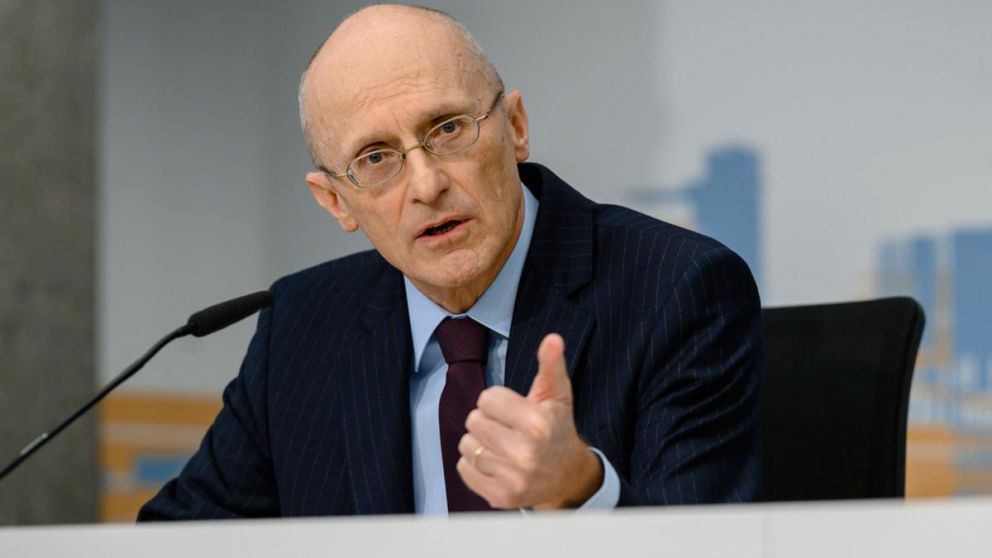 "Existe el riesgo de que a los bancos los tome desprevenidos la suba de tasas", advirtió Enría