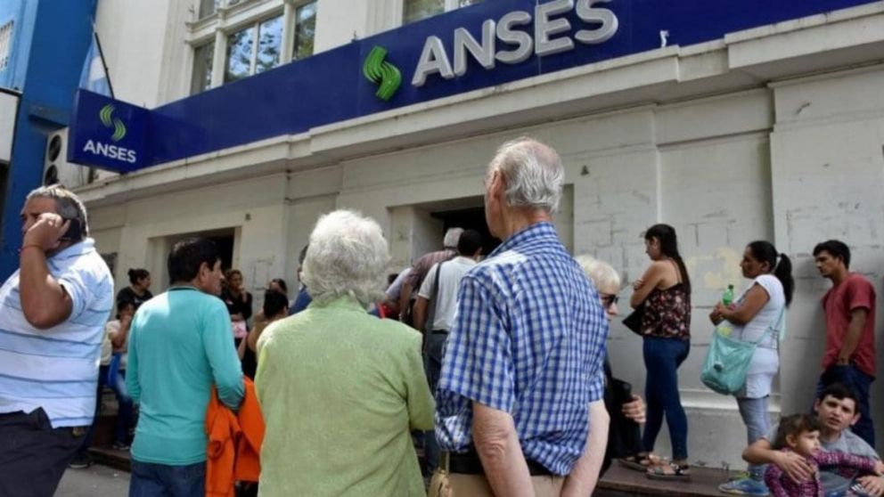 Jubilados y pensionados de Anses