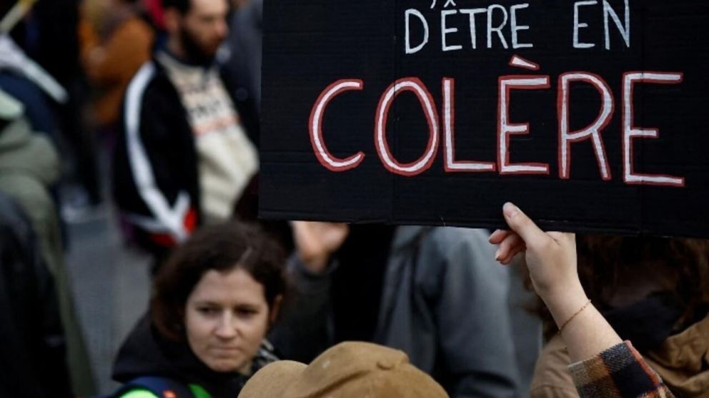 Una de las marchas contra el uso del artículo 49 párrafo 3 por el que Macron pudo imponer la reforma jubilatoria