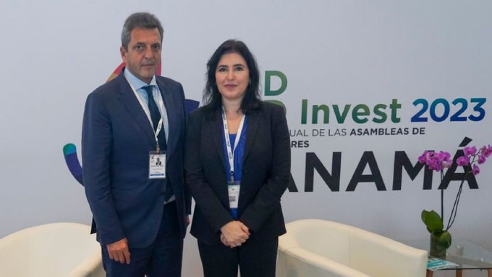 Massa, junto a la ministra de Planificación de Brasil Simone Tebet