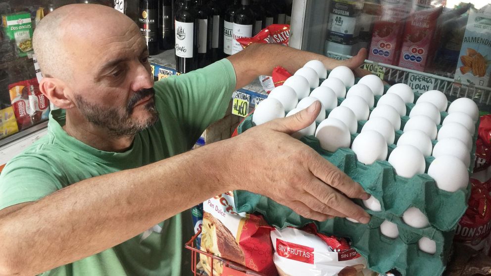 Después de la carne, ahora el pollo y los huevos aceleran la inflación en alimentos