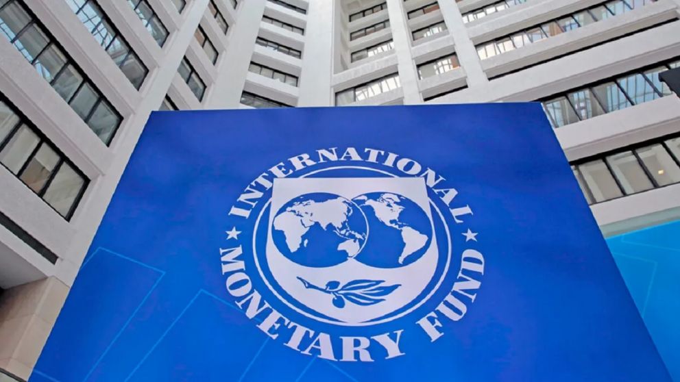 FMI: misión de Economía a Washington y discusión por el costo de la sequía