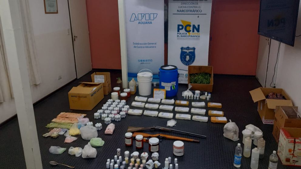 Se secuestró droga, dinero y armas