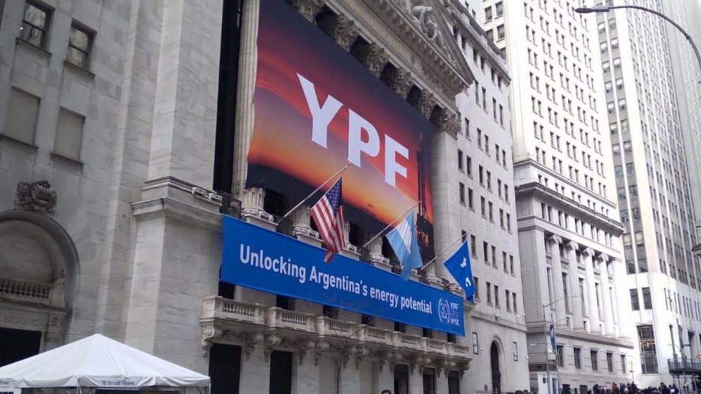 Este viernes se celebra el "YPF Day" en Wall Street: "Destrabando el potencial energético de Argentina", reza el cartel