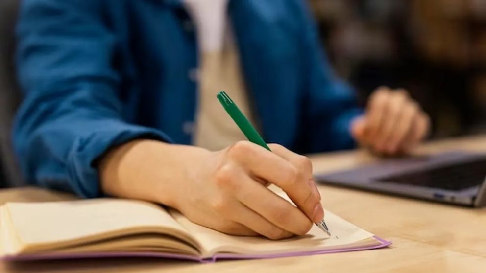 Becas para estudiantes universitarios: cómo cobrar $57.000 durante el año con este programa