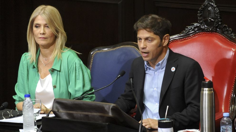 El gobernador Axel Kicillof junto a la vicegobernadora Verónica Magario en la apertura de sesiones