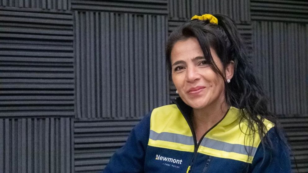 Quién es la primera y única mujer que perfora minas en Santa Cruz