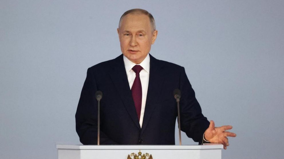“La responsabilidad de alimentar el conflicto ucraniano y sus víctimas (…) recae enteramente en las élites occidentales“, dijo el presidente ruso