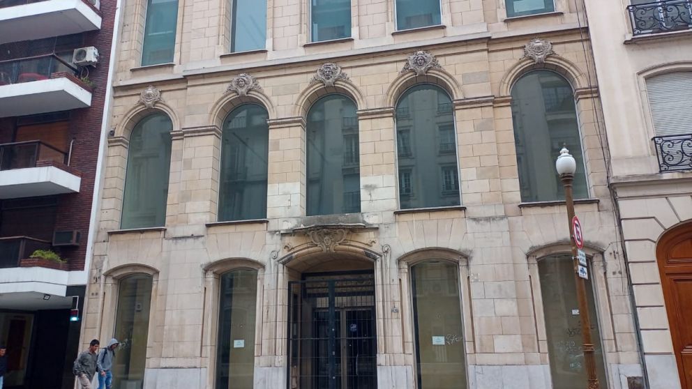Se vendió el emblemático edificio que ocupó Armani en la avenida Alvear