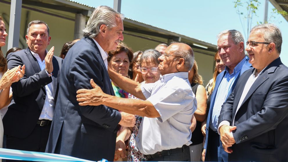 Alberto visitó Catamarca donde entregó viviendas y se mostró en modo de campaña.