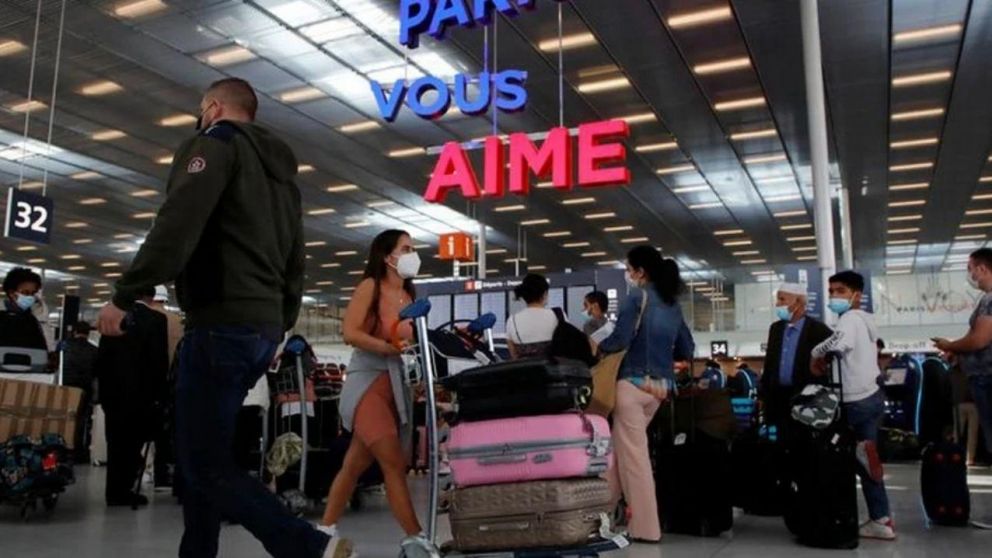 Las compa��as deben anular un 30% de sus programas de vuelos en el aeropuerto parisino de Orly