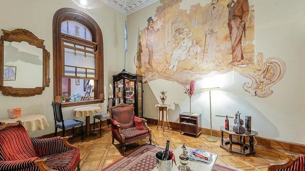La historia del exclusivo hotel boutique tanguero de San Telmo que busca comprador