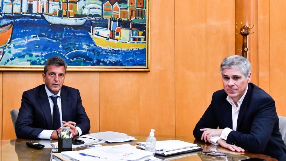 Massa y el presidente de YPF analizaron plan de inversiones y principales proyectos de la petrolera