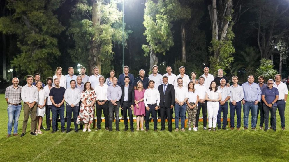 El Frente de Todos encabezado por Kicillof, M�ximo y Massa, mantuvo una reuni�n cumbre en Merlo.