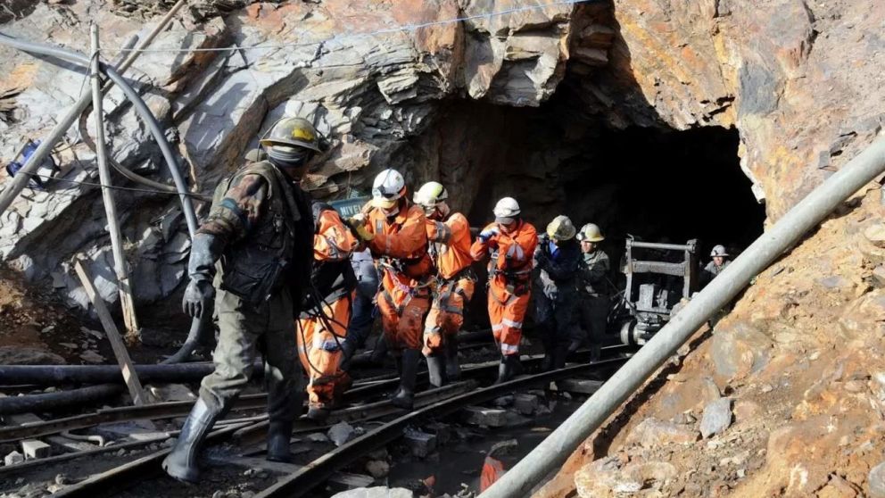 Mineros de Santa Cruz tienen los salarios más altos del país: cuánto cobran
en promedio