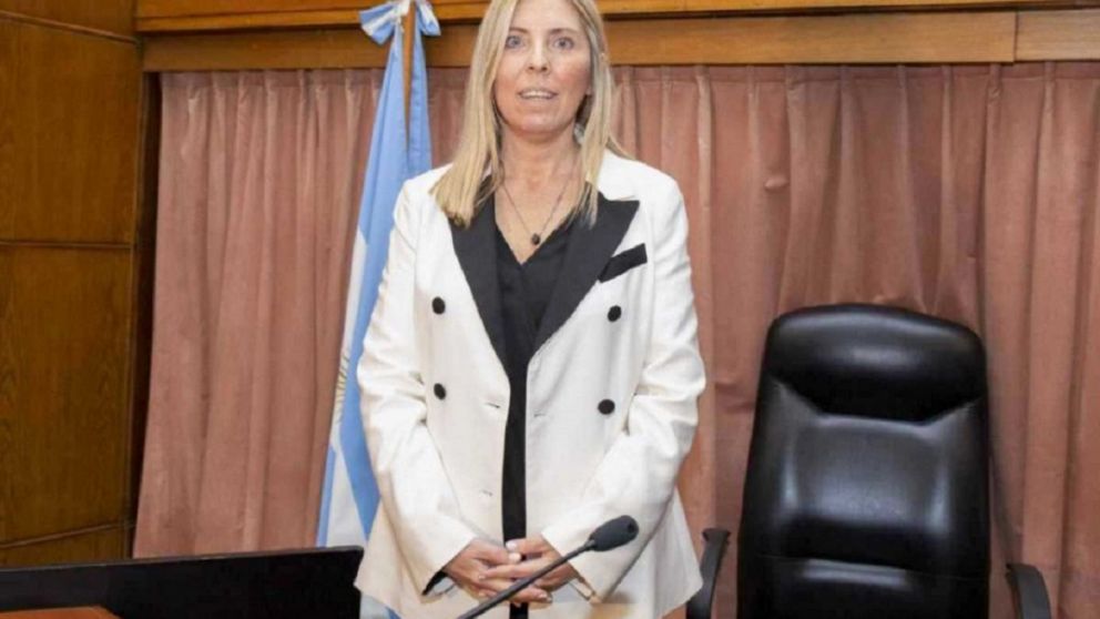 "Apartarla es la única forma de encaminar este proceso y de descubrir la verdad", destaca el escrito