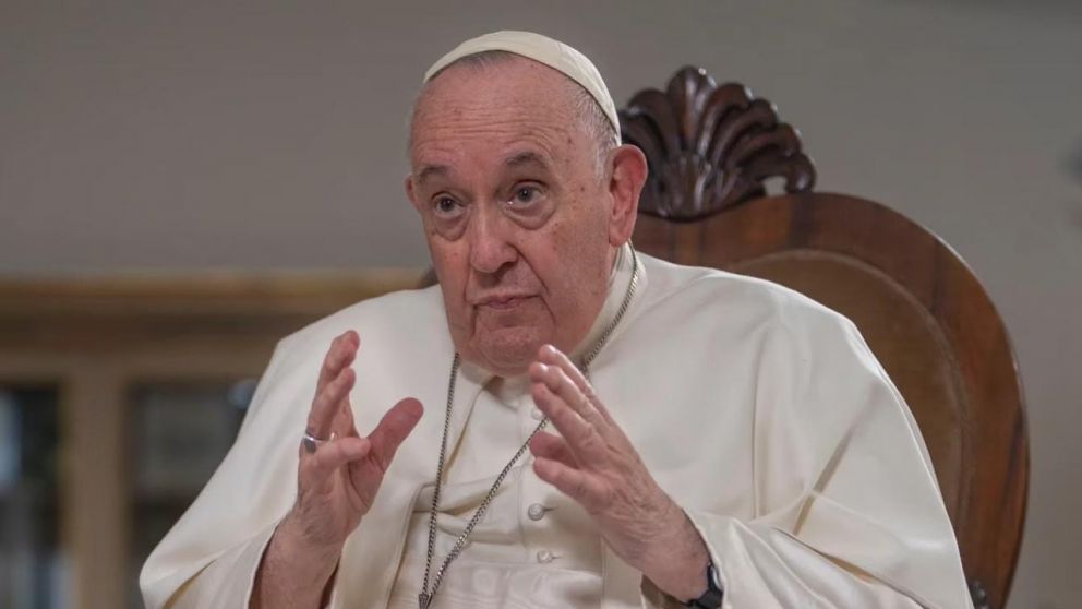 Francisco dijo que no hay que "imponer cosas a la Iglesia que por su naturaleza no se pueden imponer"