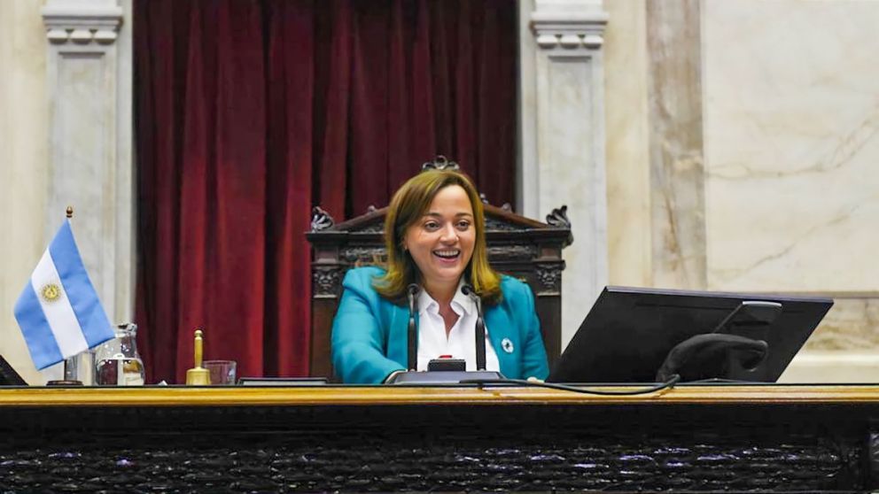 Moreau negocia con la oposici�n el temario de Diputados