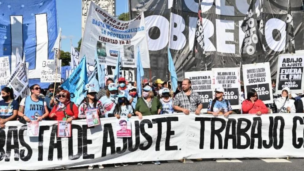 Jornada de lucha de la Unidad Piquetera en repudio "a las 160 mil familias despedidas del Potenciar Trabajo".
