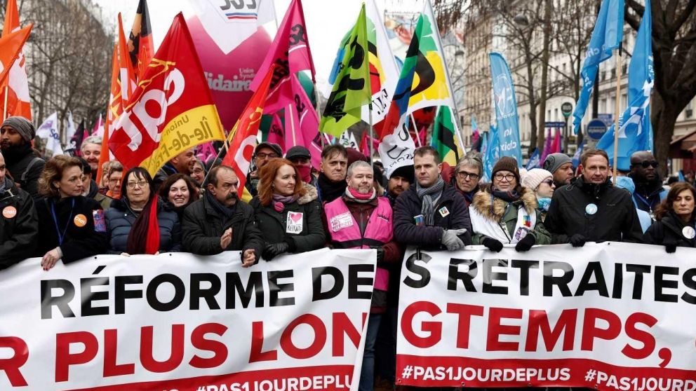 Un 61% de los franceses rechaza la propuesta actual de reforma y un 58% apoya el movimiento de huelga.