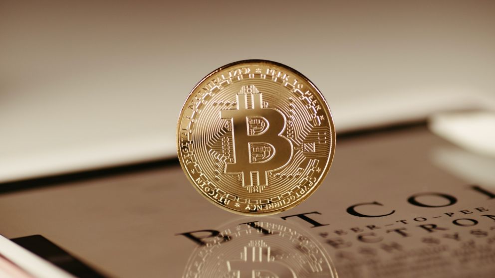 Bitcoin y Ether se acomodan en los 21.000 y 1.500