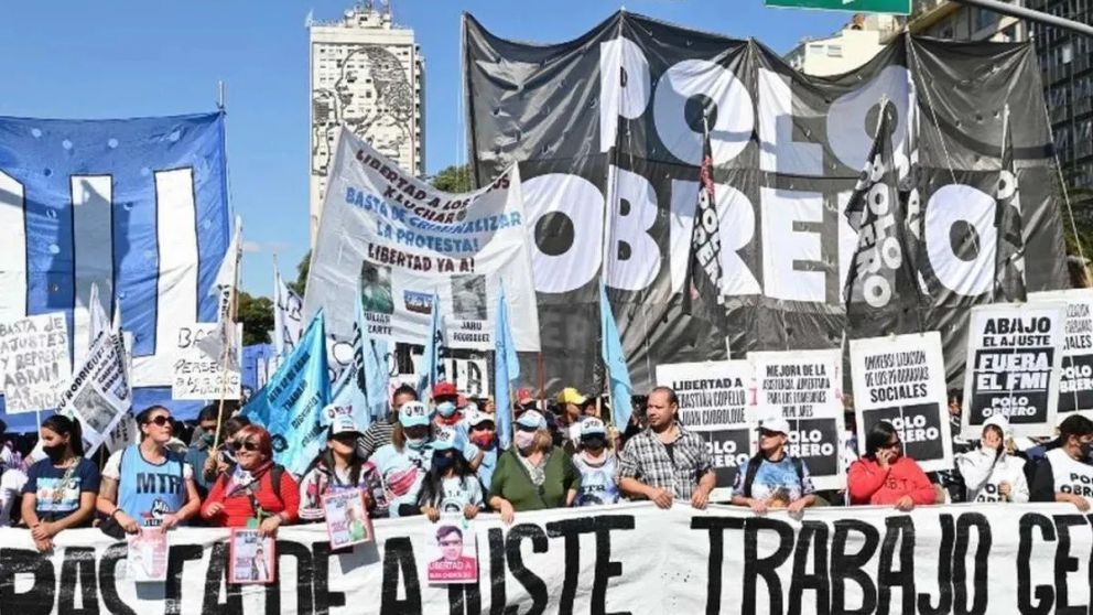 La Unidad Piquetera evalúa medidas de lucha tras anuncio de bajas al Potenciar Trabajo.