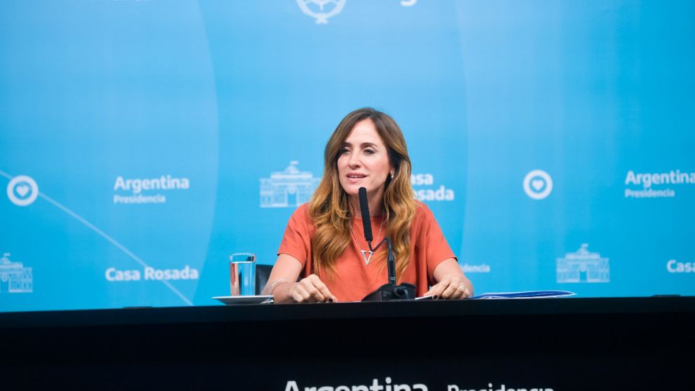 Tolosa Paz anunció que más de 150 mil personas fueron dadas de baja del Potenciar Trabajo por no validar datos.